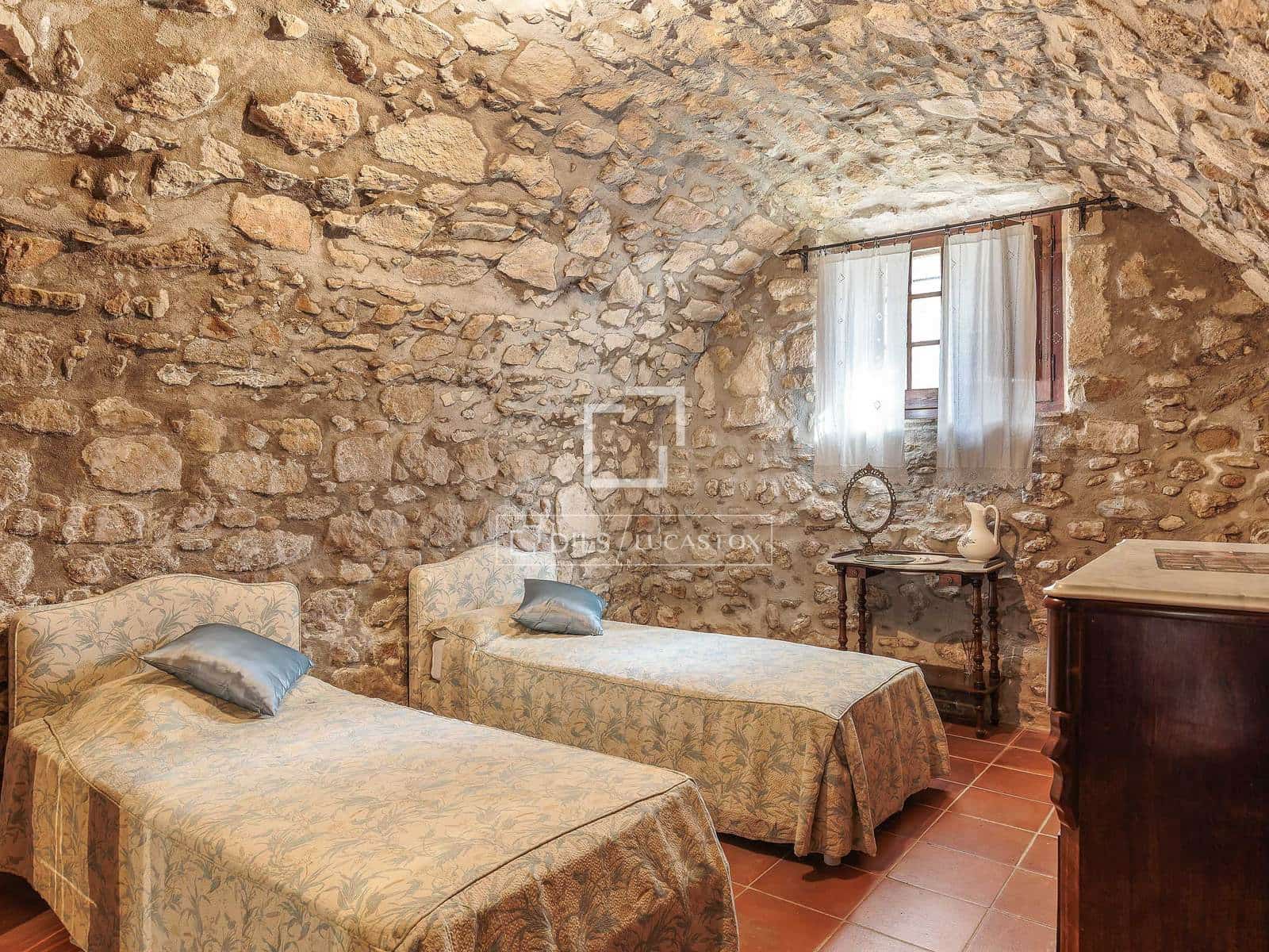 10 sypialnia Finka/Dom wiejski na sprzedaż w Sant Joan de Mollet z basenem garażem - 1 150 000 € (Ref: 4091200)