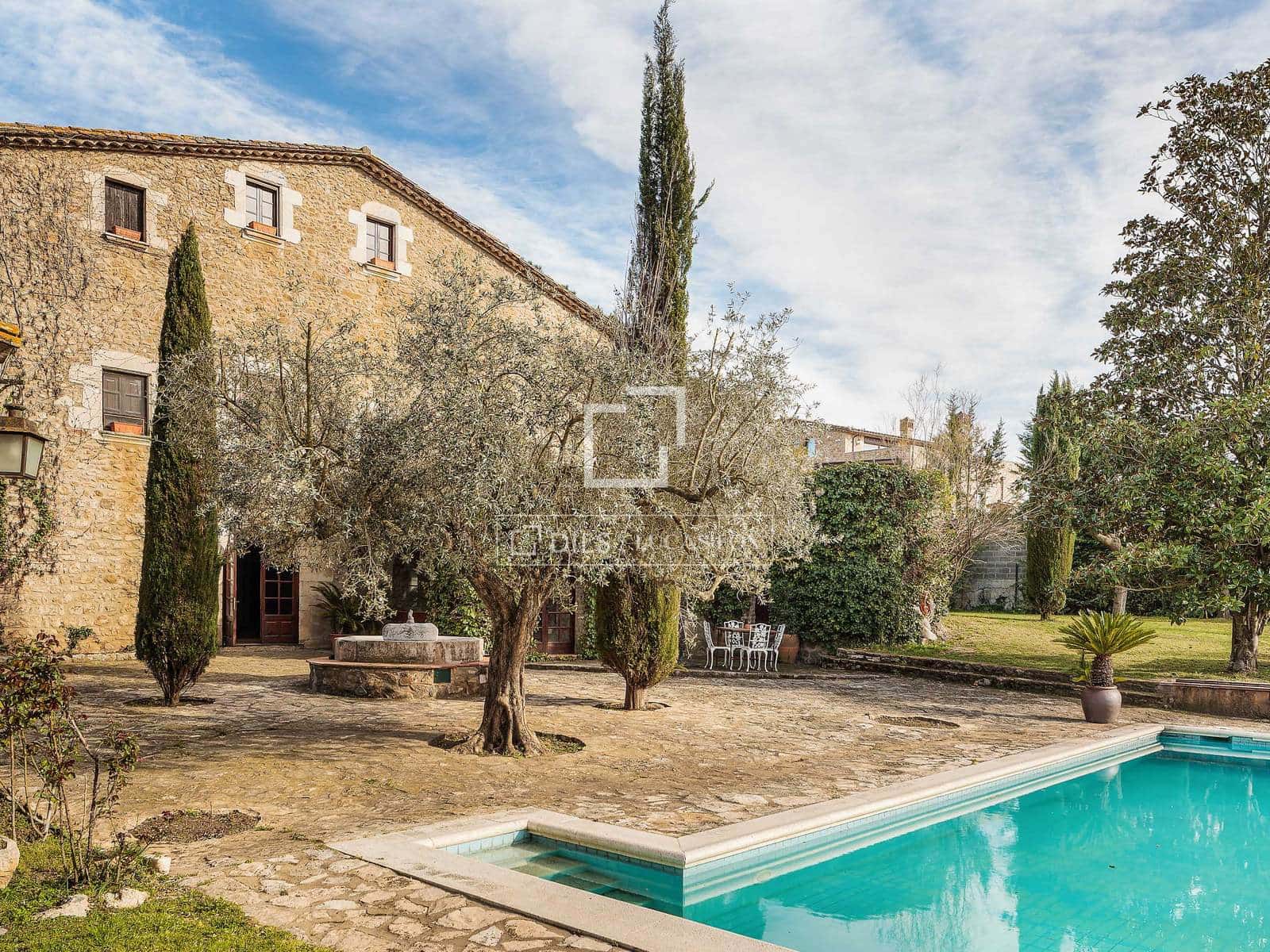 10 sypialnia Finka/Dom wiejski na sprzedaż w Sant Joan de Mollet z basenem garażem - 1 150 000 € (Ref: 4091200)