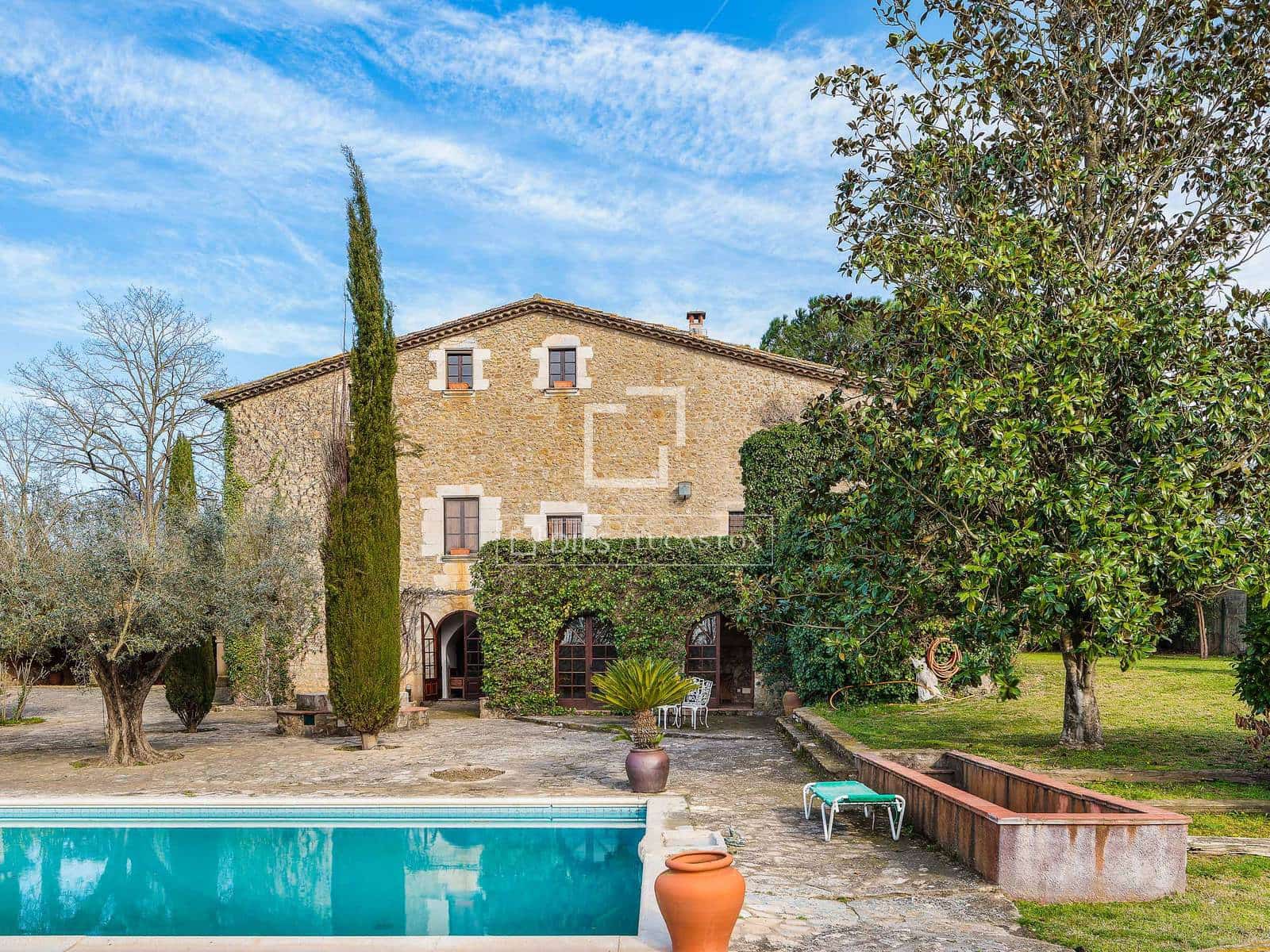 10 sypialnia Finka/Dom wiejski na sprzedaż w Sant Joan de Mollet z basenem garażem - 1 150 000 € (Ref: 4091200)