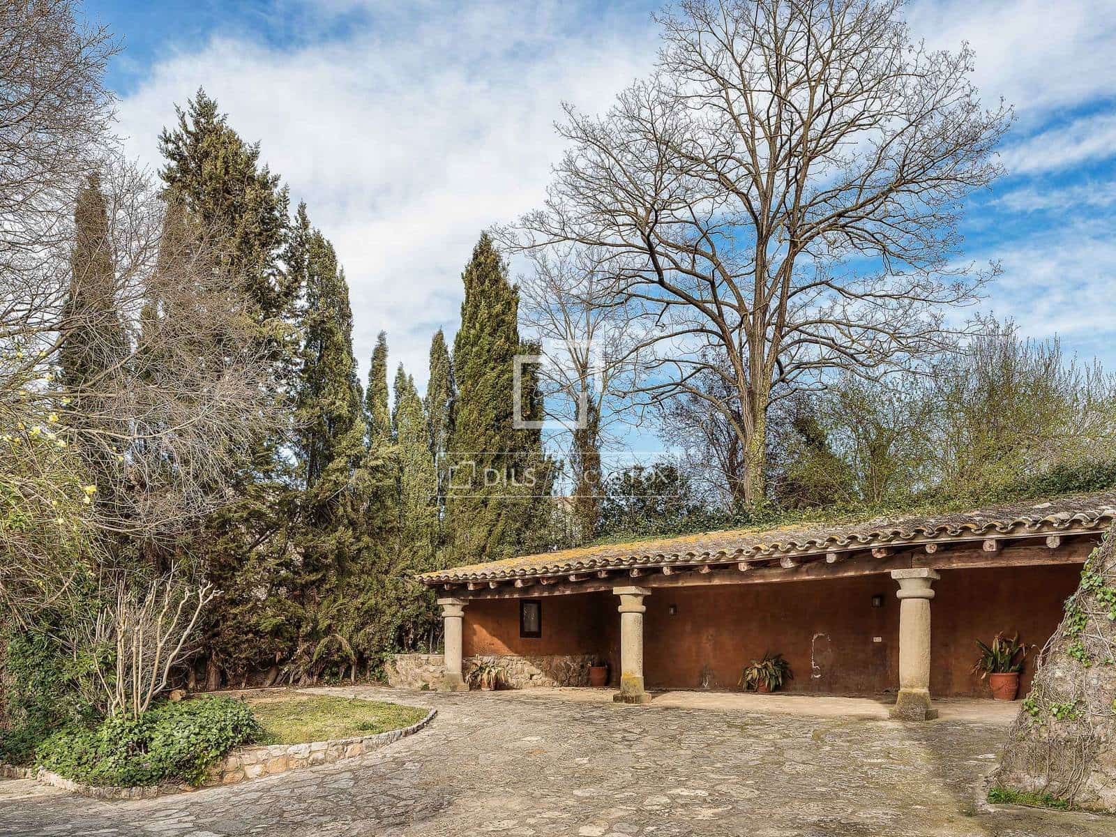 10 sypialnia Finka/Dom wiejski na sprzedaż w Sant Joan de Mollet z basenem garażem - 1 150 000 € (Ref: 4091200)