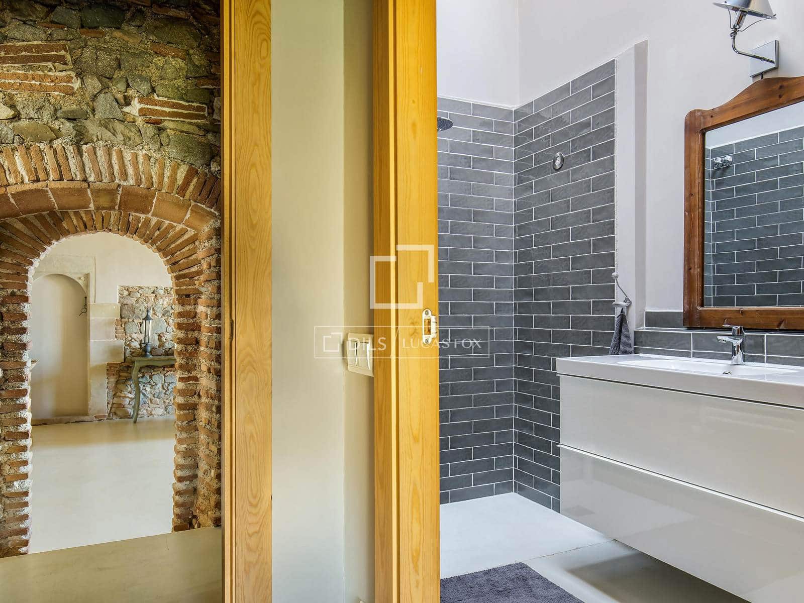 5 slaapkamer Villa te koop in Tiana met zwembad - € 2.700.000 (Ref: 4404354)