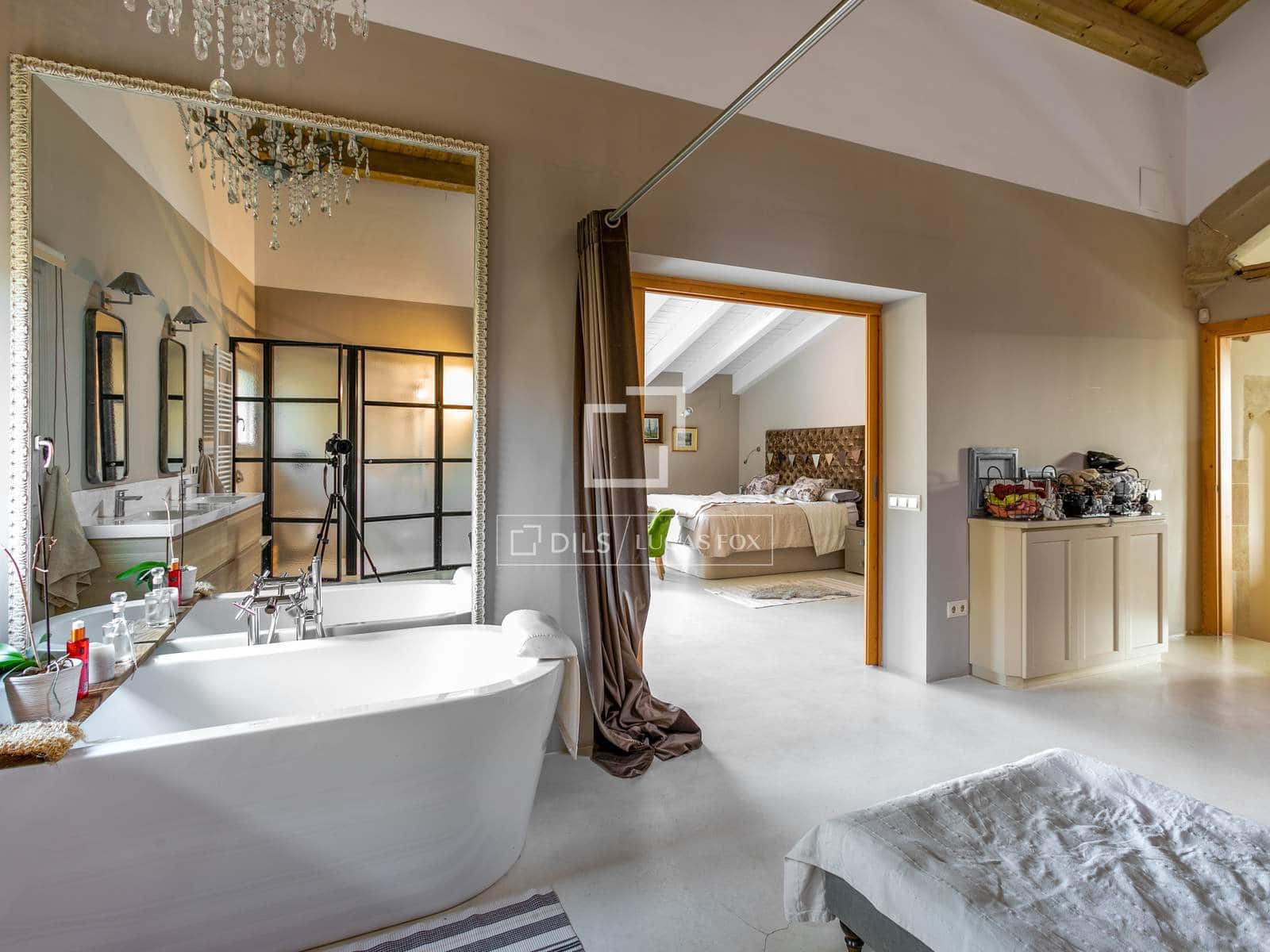 5 bedroom Villa for sale in Tiana with pool - € 2,700,000 (Ref: 4404354)