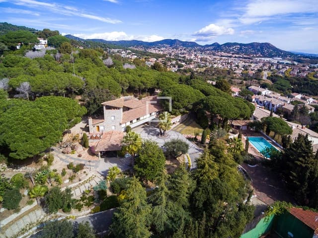 8 soverom Villa til salgs i Premià de Dalt med svømmebasseng garasje - € 2 050 000 (Ref: 4486582)