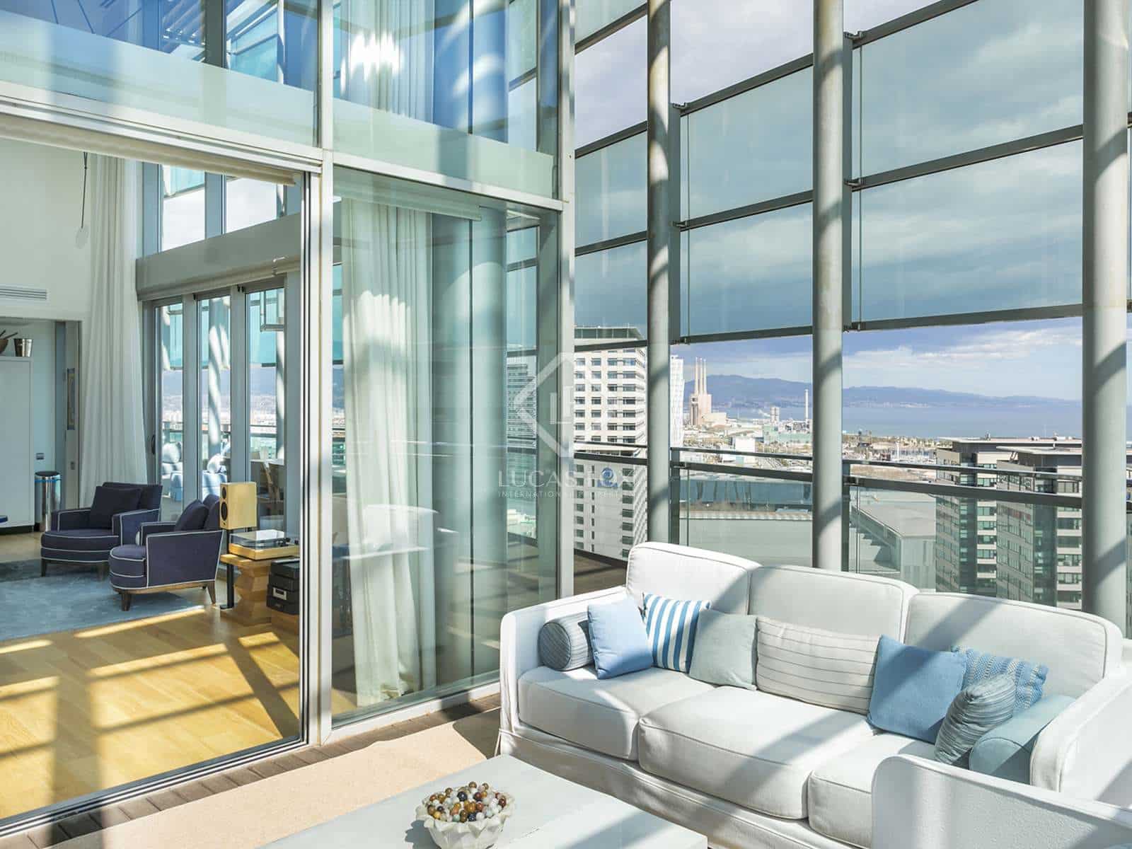 2 soverom Penthouse til salgs i Barcelona by med svømmebasseng garasje - € 2 195 000 (Ref: 4549610)