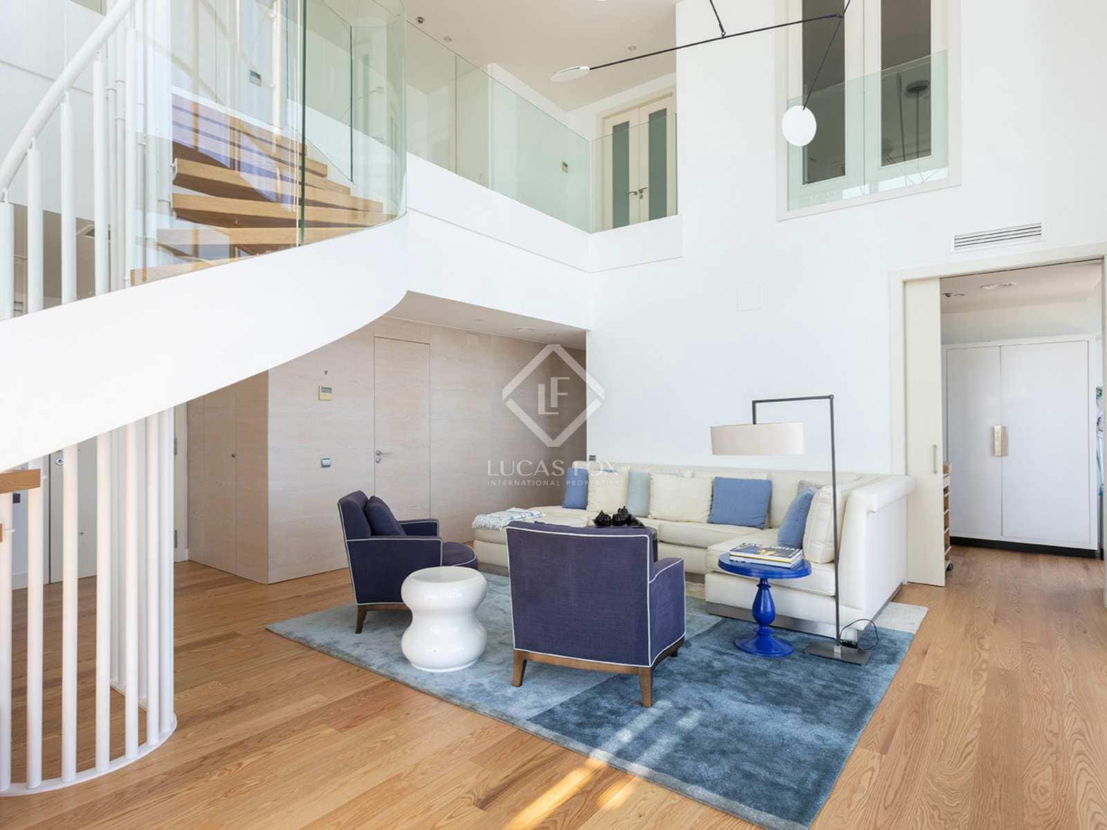 2 soverom Penthouse til salgs i Barcelona by med svømmebasseng garasje - € 2 195 000 (Ref: 4549610)