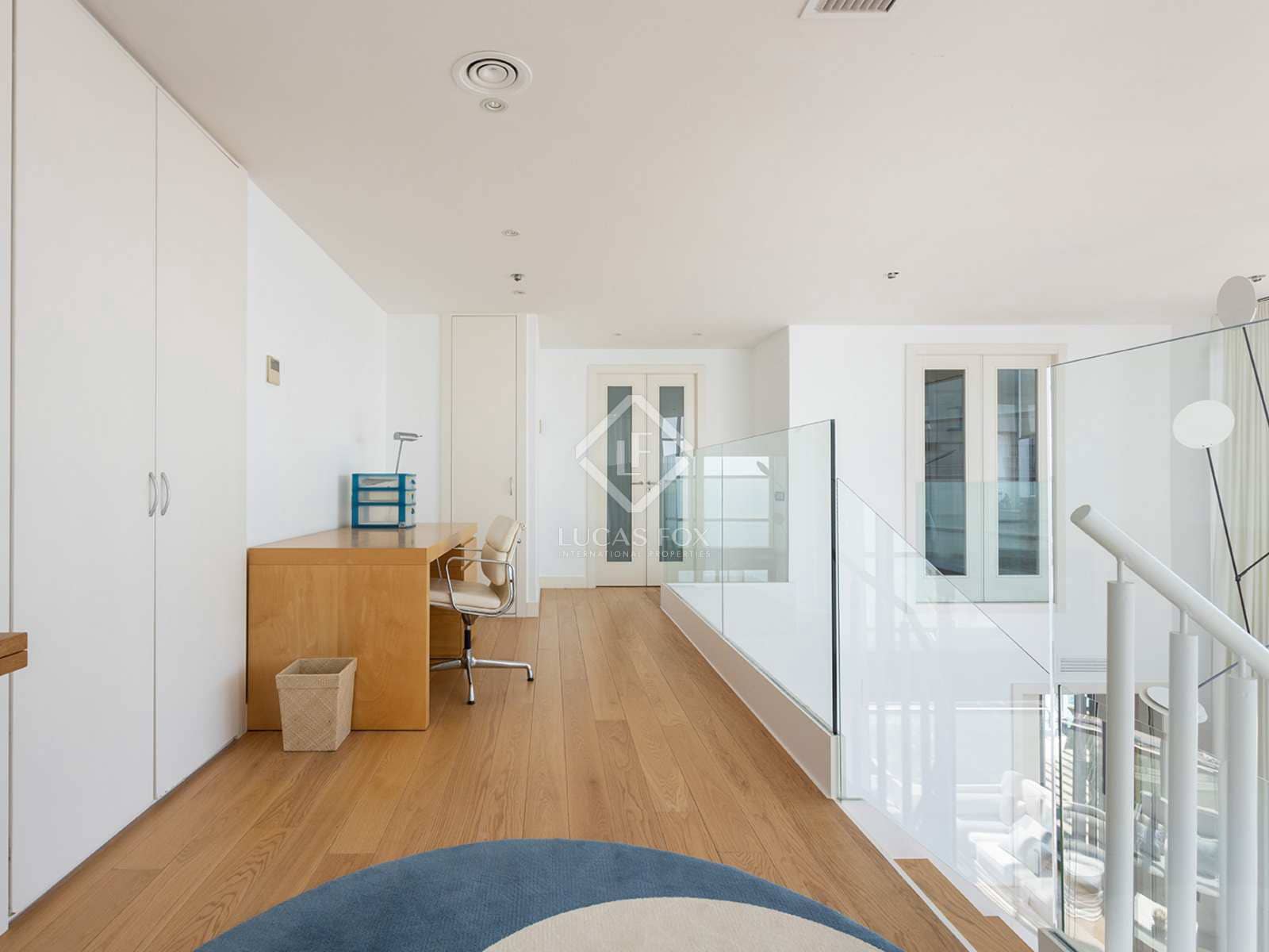 2 soverom Penthouse til salgs i Barcelona by med svømmebasseng garasje - € 2 195 000 (Ref: 4549610)