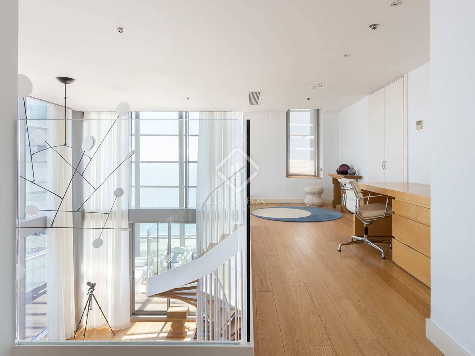 2 soverom Penthouse til salgs i Barcelona by med svømmebasseng garasje - € 2 195 000 (Ref: 4549610)