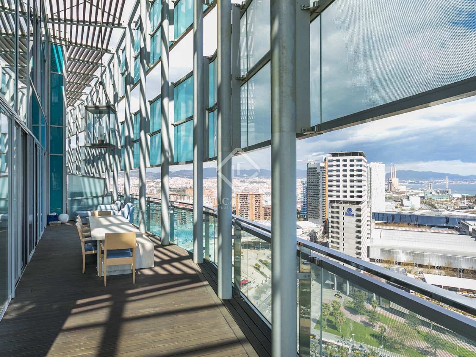 2 soverom Penthouse til salgs i Barcelona by med svømmebasseng garasje - € 2 195 000 (Ref: 4549610)