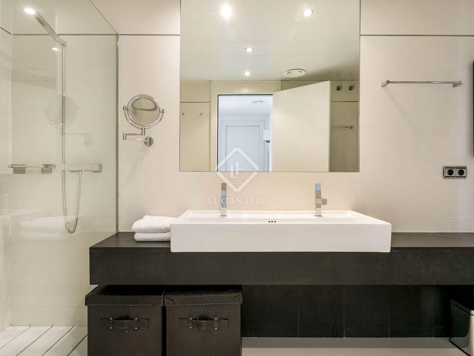 2 soverom Penthouse til salgs i Barcelona by med svømmebasseng garasje - € 2 195 000 (Ref: 4549610)