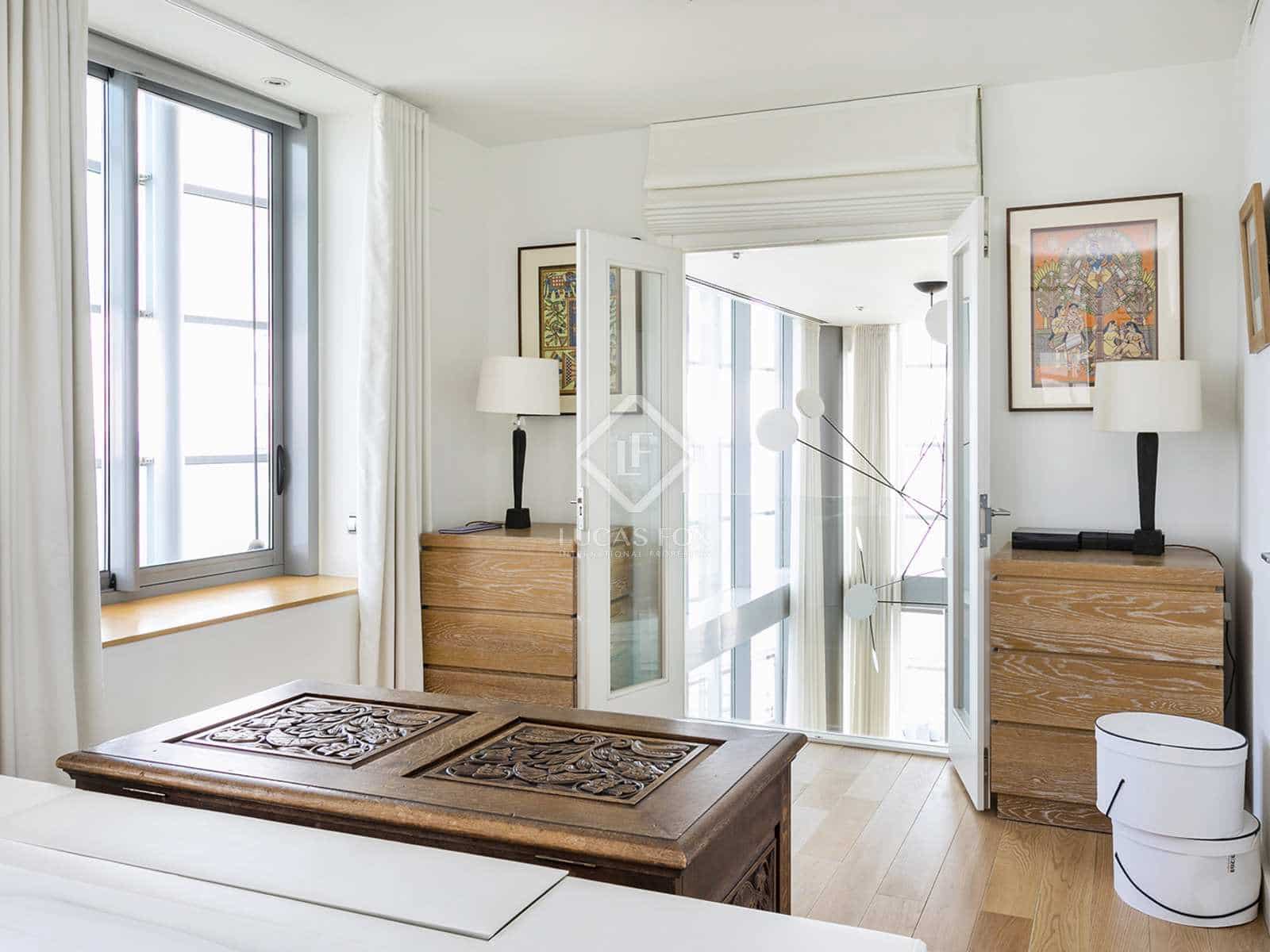 2 soverom Penthouse til salgs i Barcelona by med svømmebasseng garasje - € 2 195 000 (Ref: 4549610)