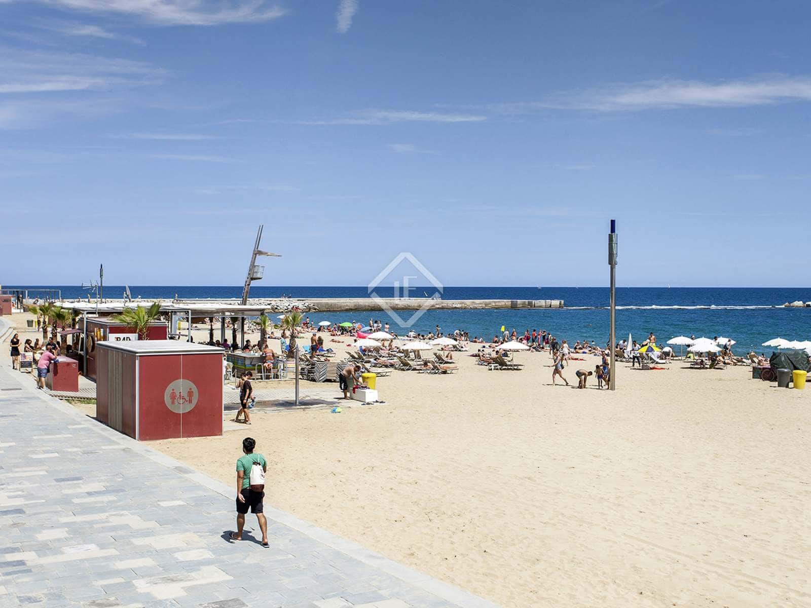 2 soverom Penthouse til salgs i Barcelona by med svømmebasseng garasje - € 2 195 000 (Ref: 4549610)