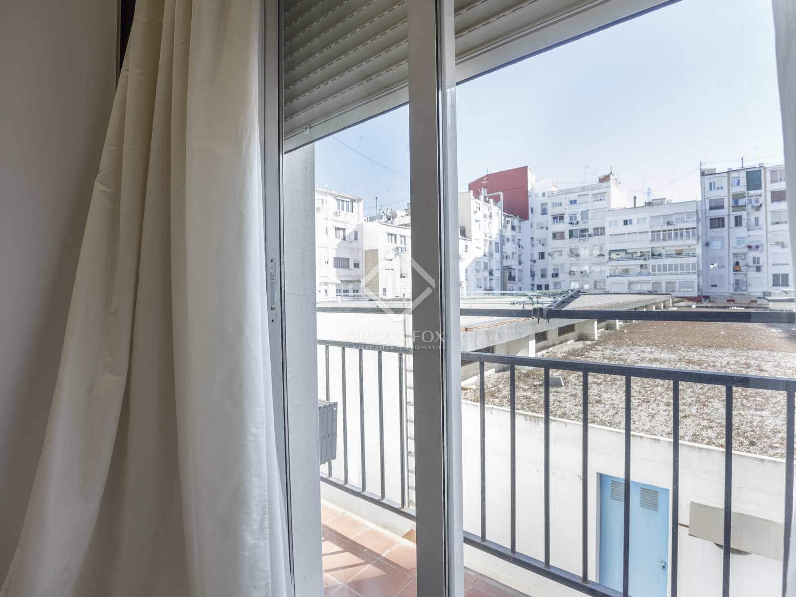 2 bedroom Apartment for rent in Valencia city with garage - € 2,200 (Ref: 4618999)