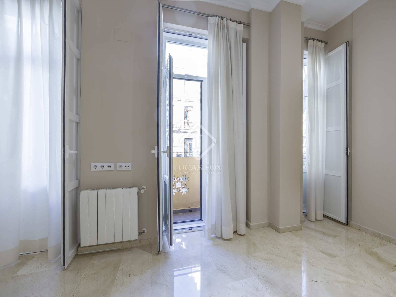 2 bedroom Apartment for rent in Valencia city with garage - € 2,200 (Ref: 4618999)