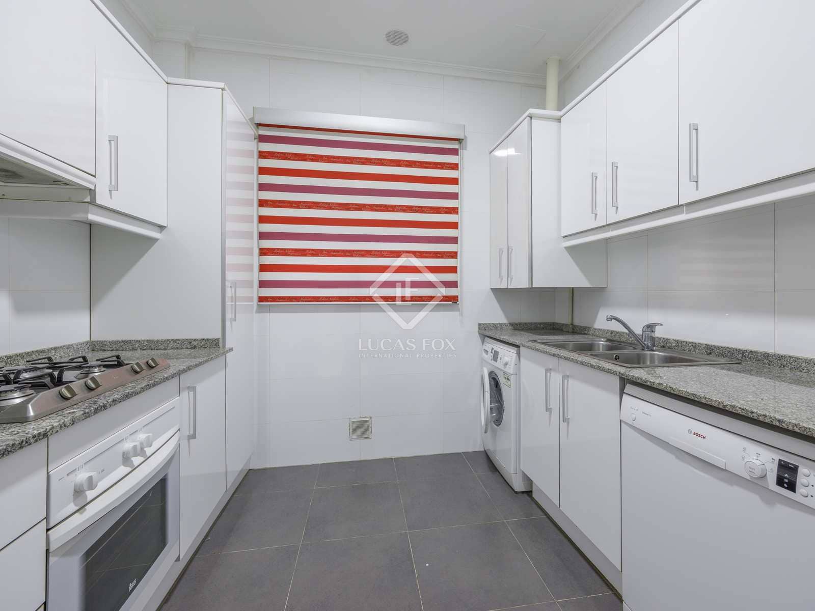 2 bedroom Apartment for rent in Valencia city with garage - € 2,200 (Ref: 4618999)