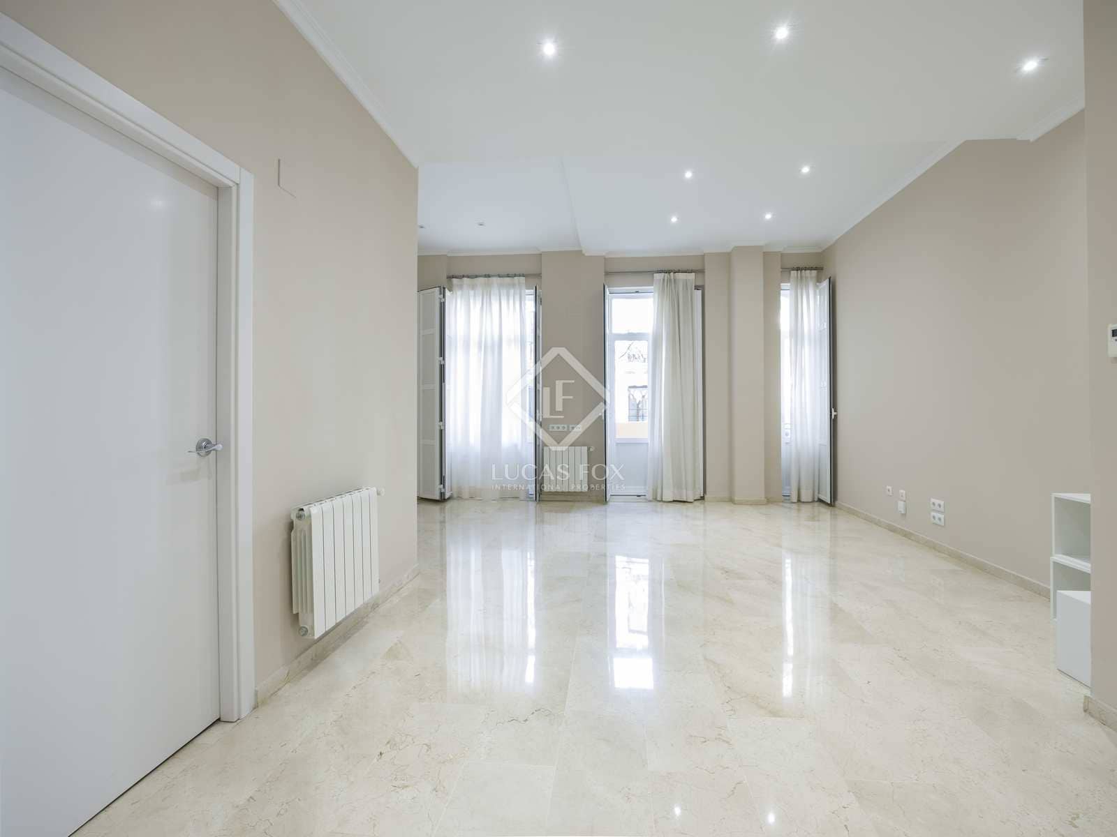 2 bedroom Apartment for rent in Valencia city with garage - € 2,200 (Ref: 4618999)