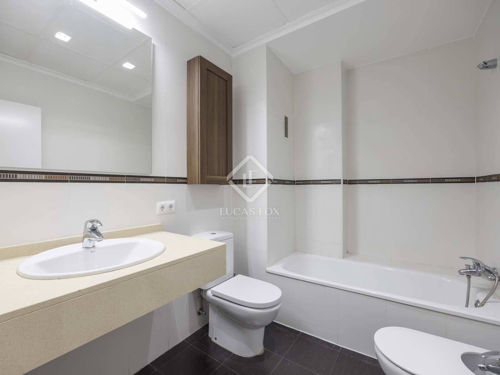 2 bedroom Apartment for rent in Valencia city with garage - € 2,200 (Ref: 4618999)