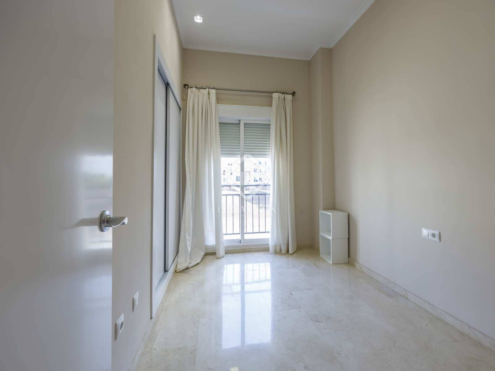 2 bedroom Apartment for rent in Valencia city with garage - € 2,200 (Ref: 4618999)