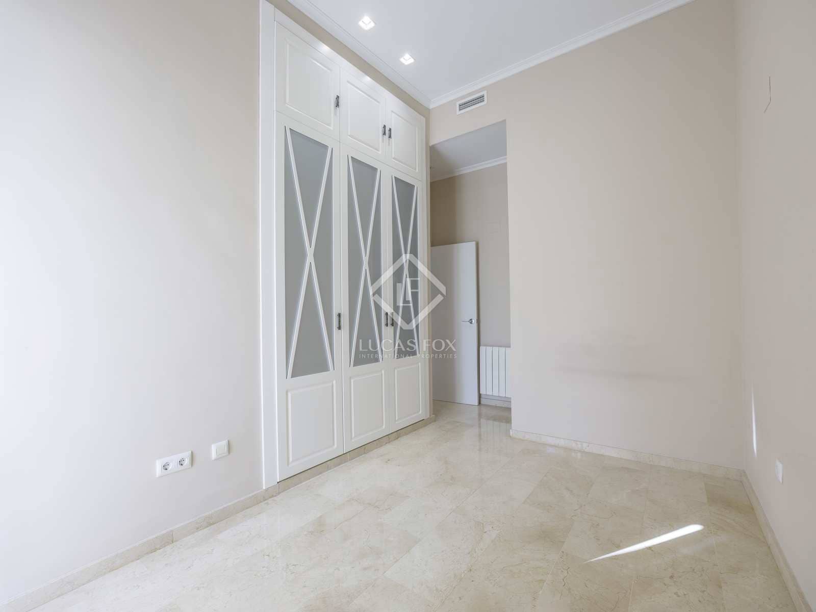 2 bedroom Apartment for rent in Valencia city with garage - € 2,200 (Ref: 4618999)