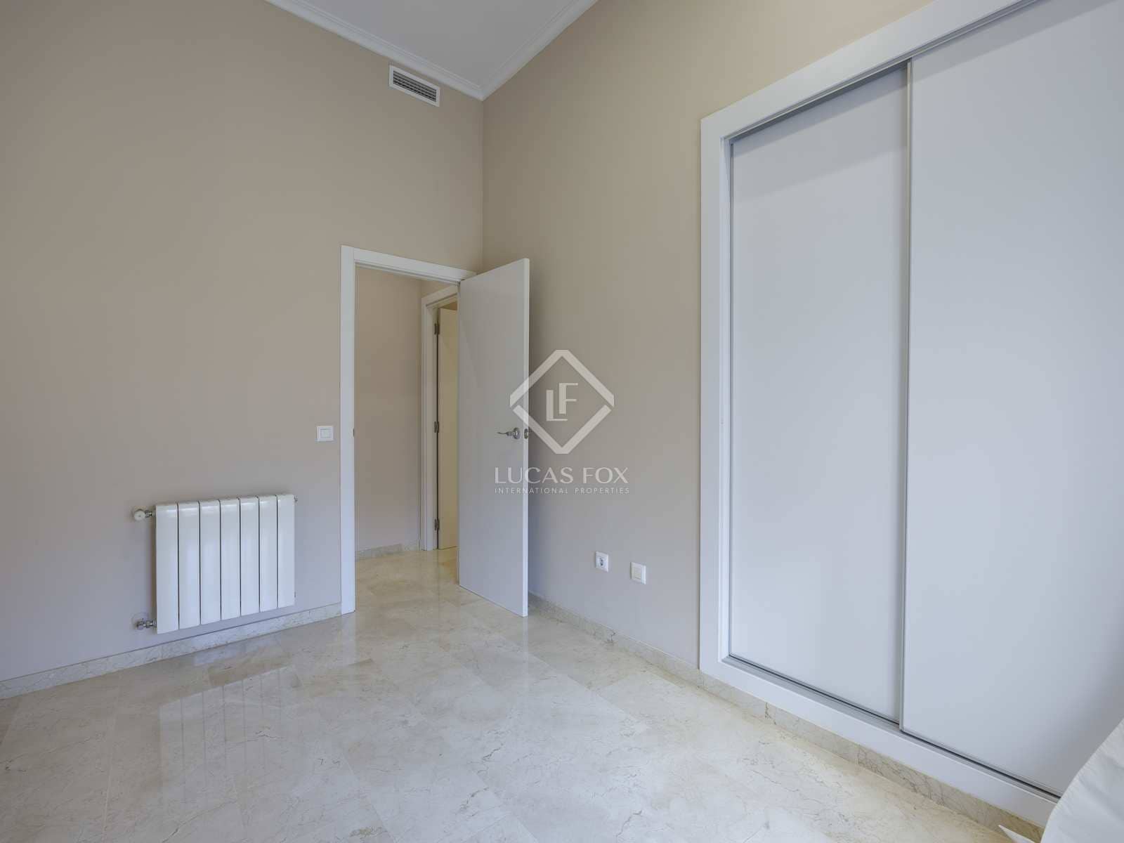 2 bedroom Apartment for rent in Valencia city with garage - € 2,200 (Ref: 4618999)