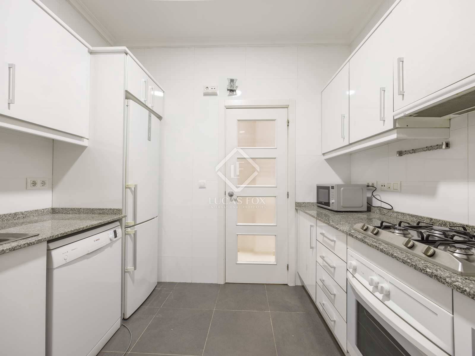 2 bedroom Apartment for rent in Valencia city with garage - € 2,200 (Ref: 4618999)