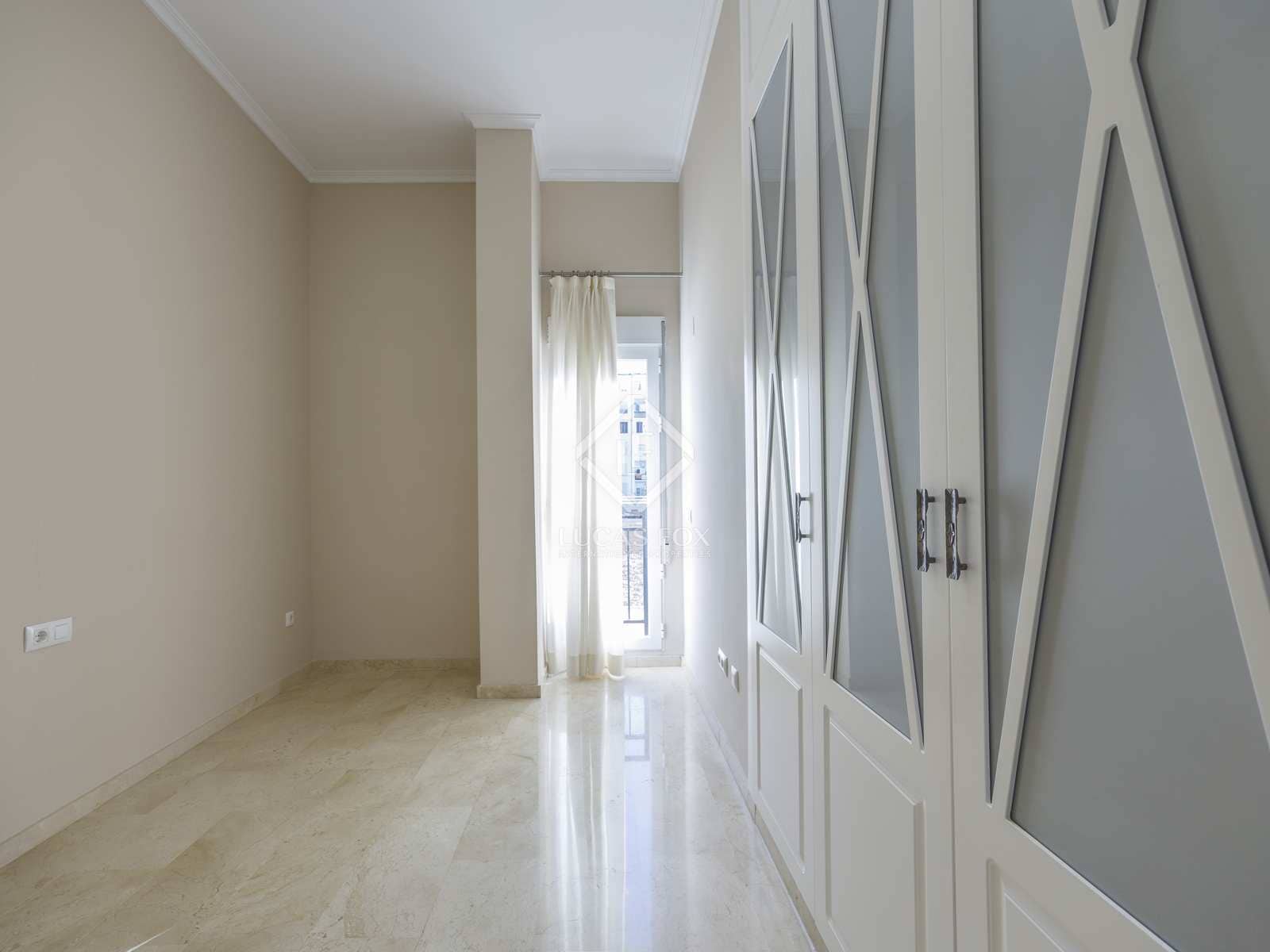 2 bedroom Apartment for rent in Valencia city with garage - € 2,200 (Ref: 4618999)