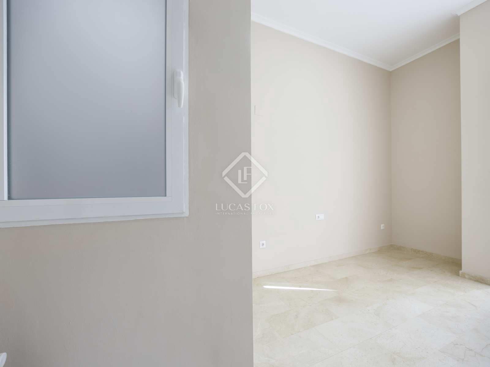 2 bedroom Apartment for rent in Valencia city with garage - € 2,200 (Ref: 4618999)