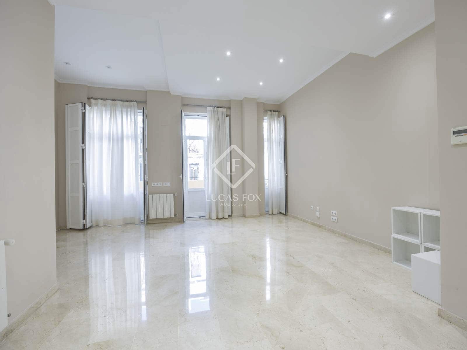 2 bedroom Apartment for rent in Valencia city with garage - € 2,200 (Ref: 4618999)
