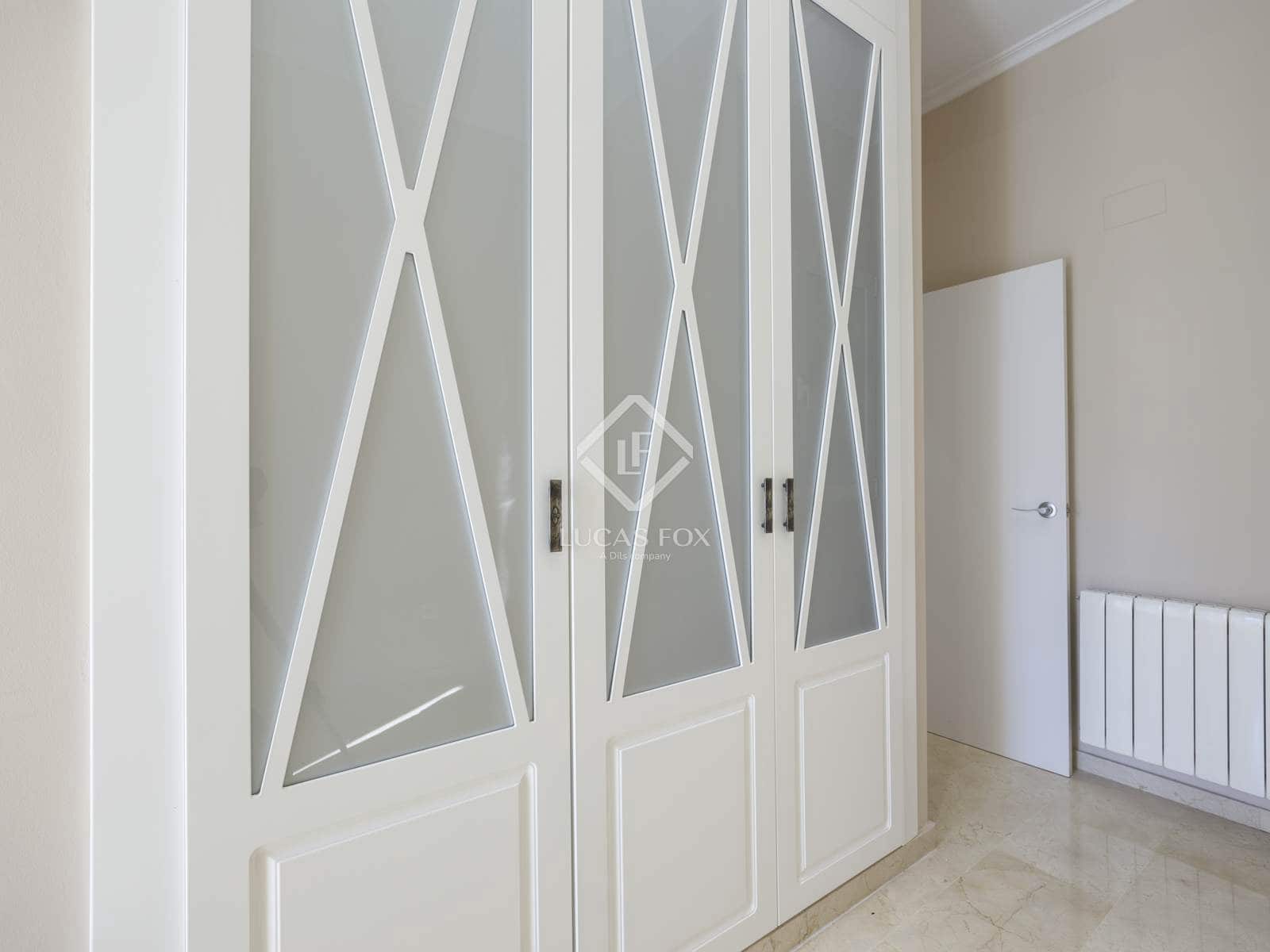 2 bedroom Apartment for rent in Valencia city with garage - € 2,200 (Ref: 4618999)