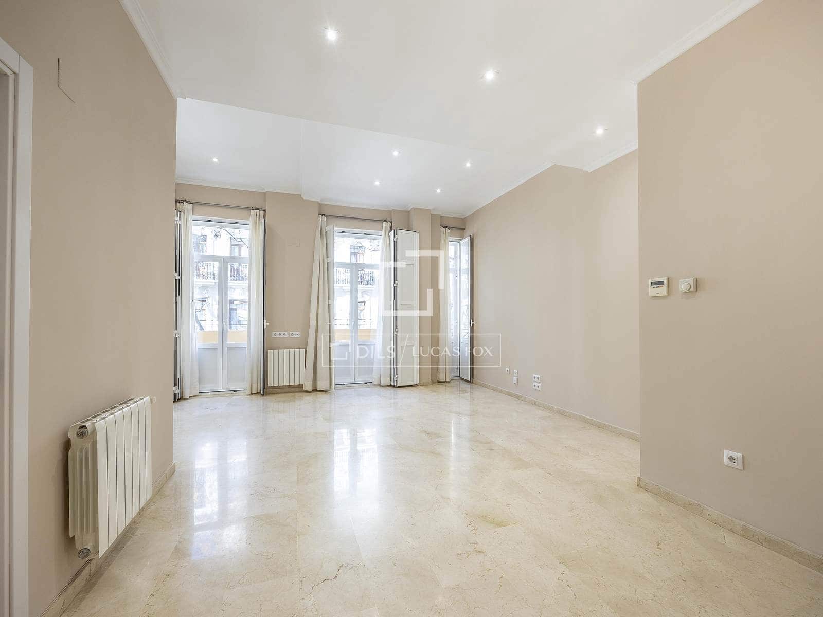 2 bedroom Apartment for rent in Valencia city with garage - € 2,000 (Ref: 4618999)