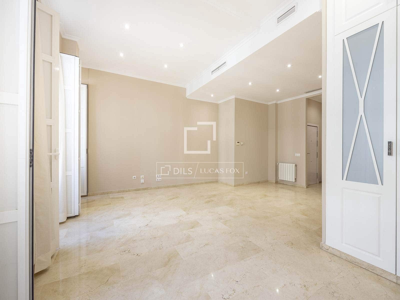 2 bedroom Apartment for rent in Valencia city with garage - € 2,000 (Ref: 4618999)