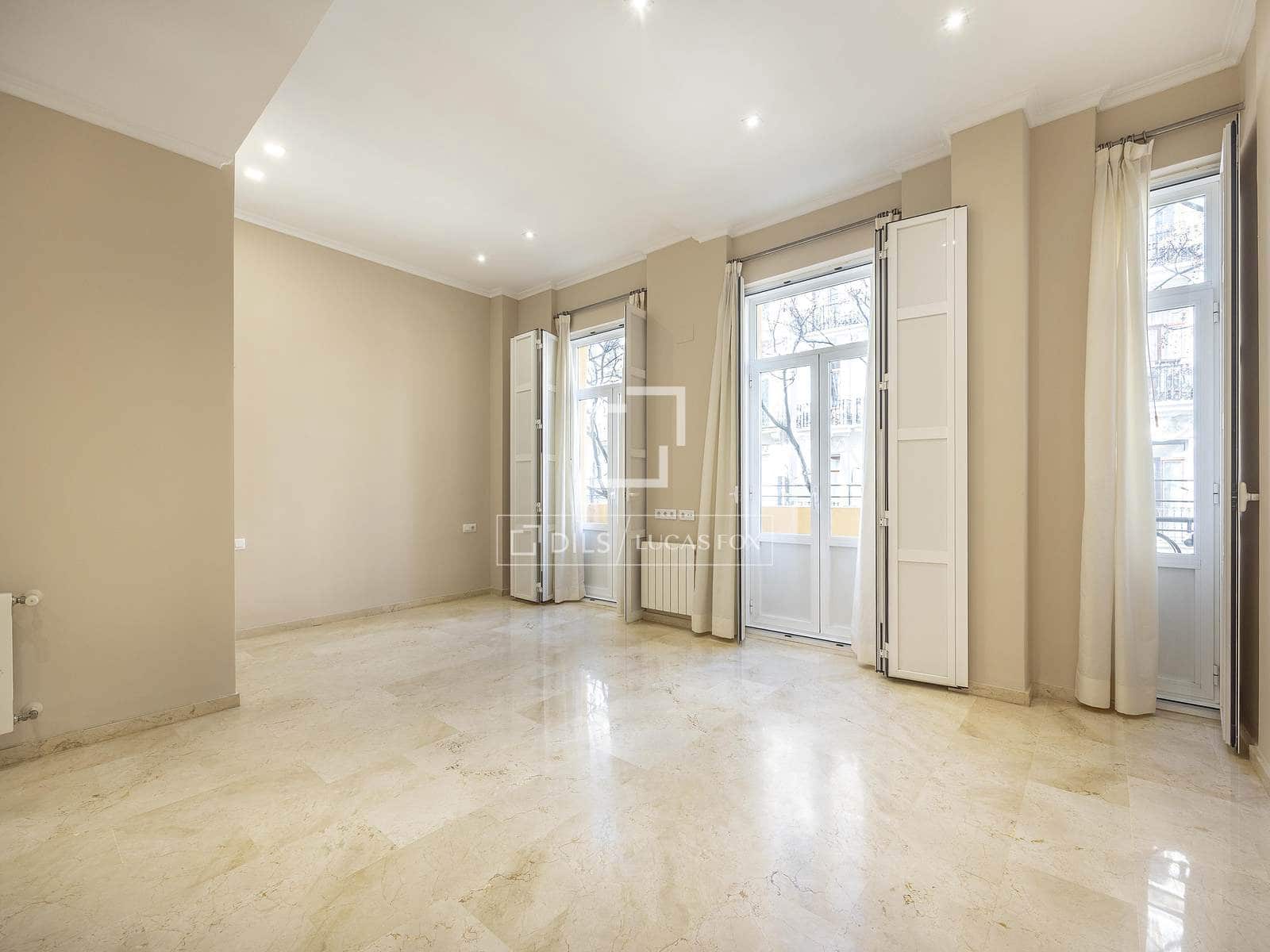 2 bedroom Apartment for rent in Valencia city with garage - € 2,000 (Ref: 4618999)