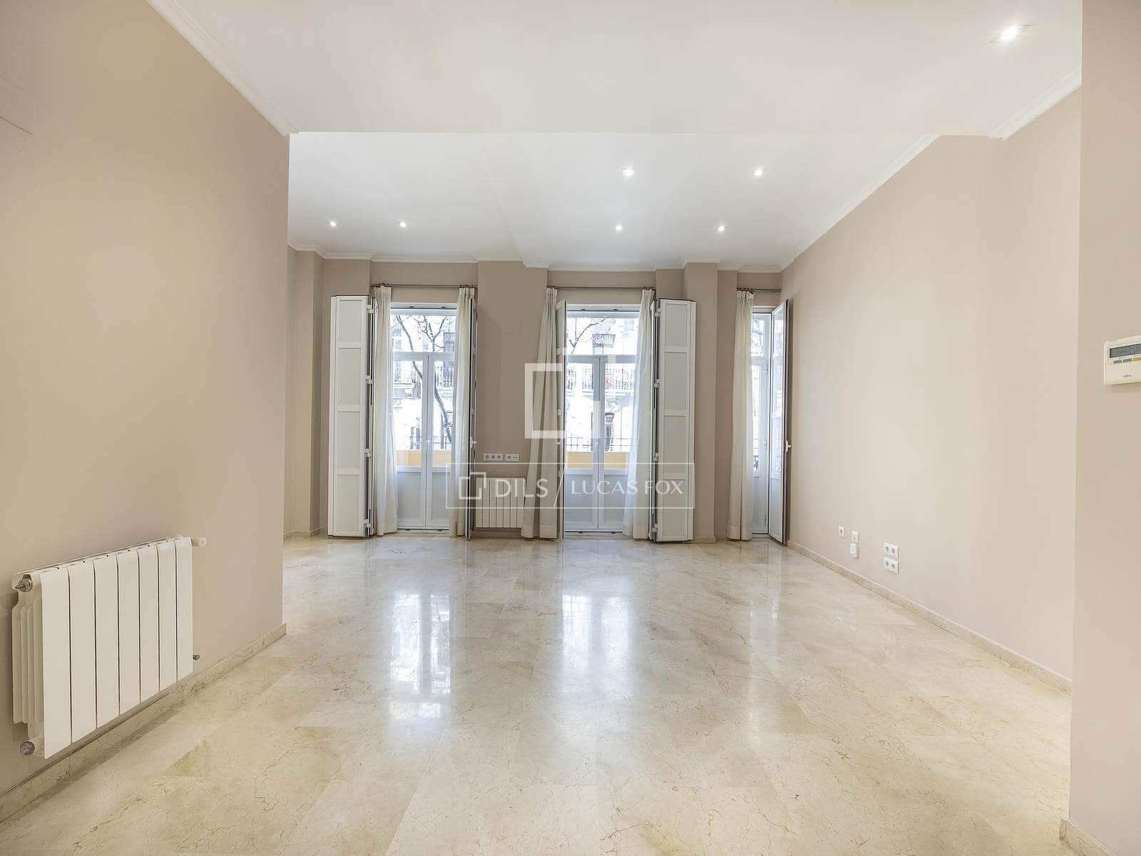 2 bedroom Apartment for rent in Valencia city with garage - € 2,000 (Ref: 4618999)