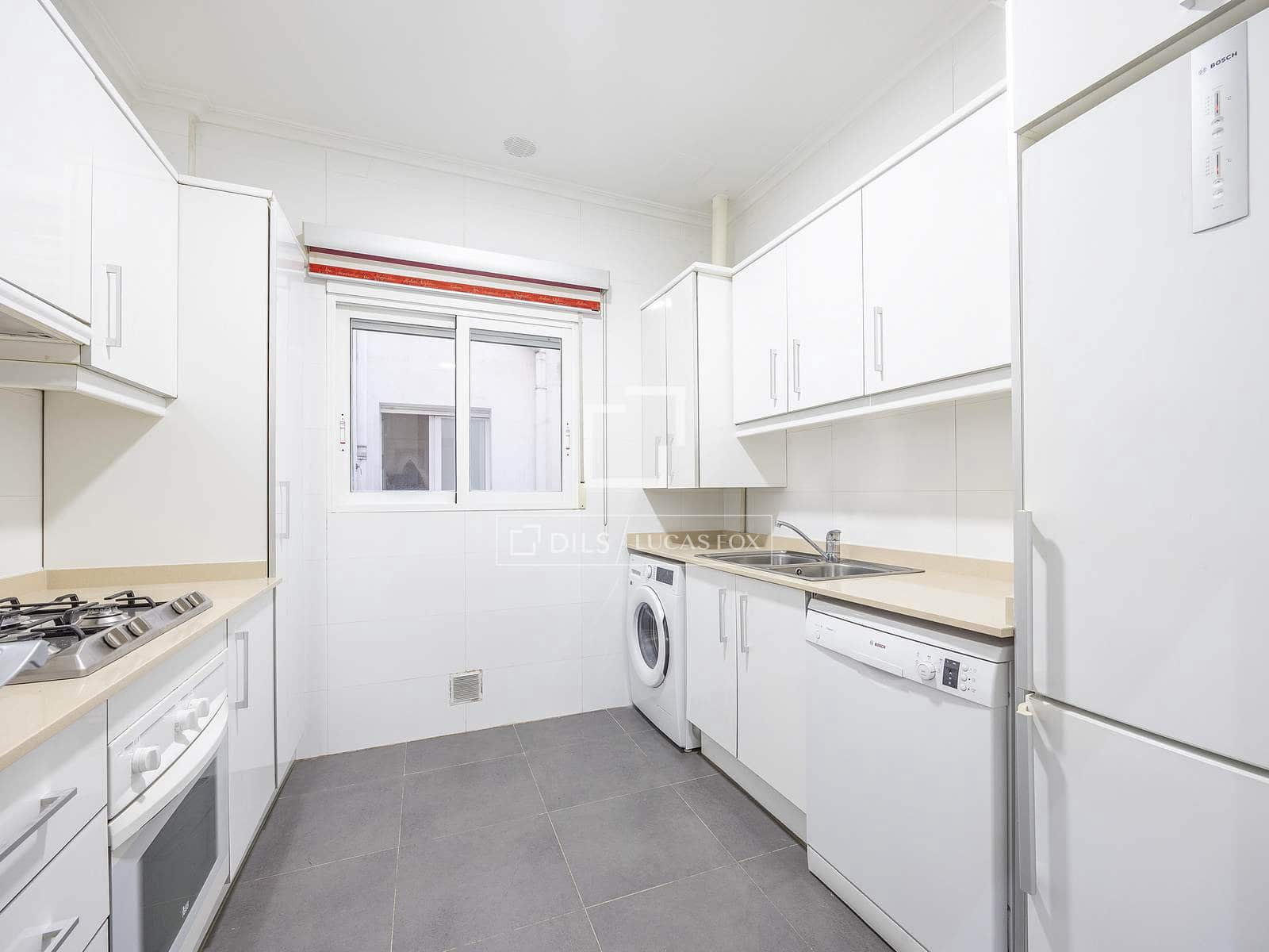 2 bedroom Apartment for rent in Valencia city with garage - € 2,000 (Ref: 4618999)