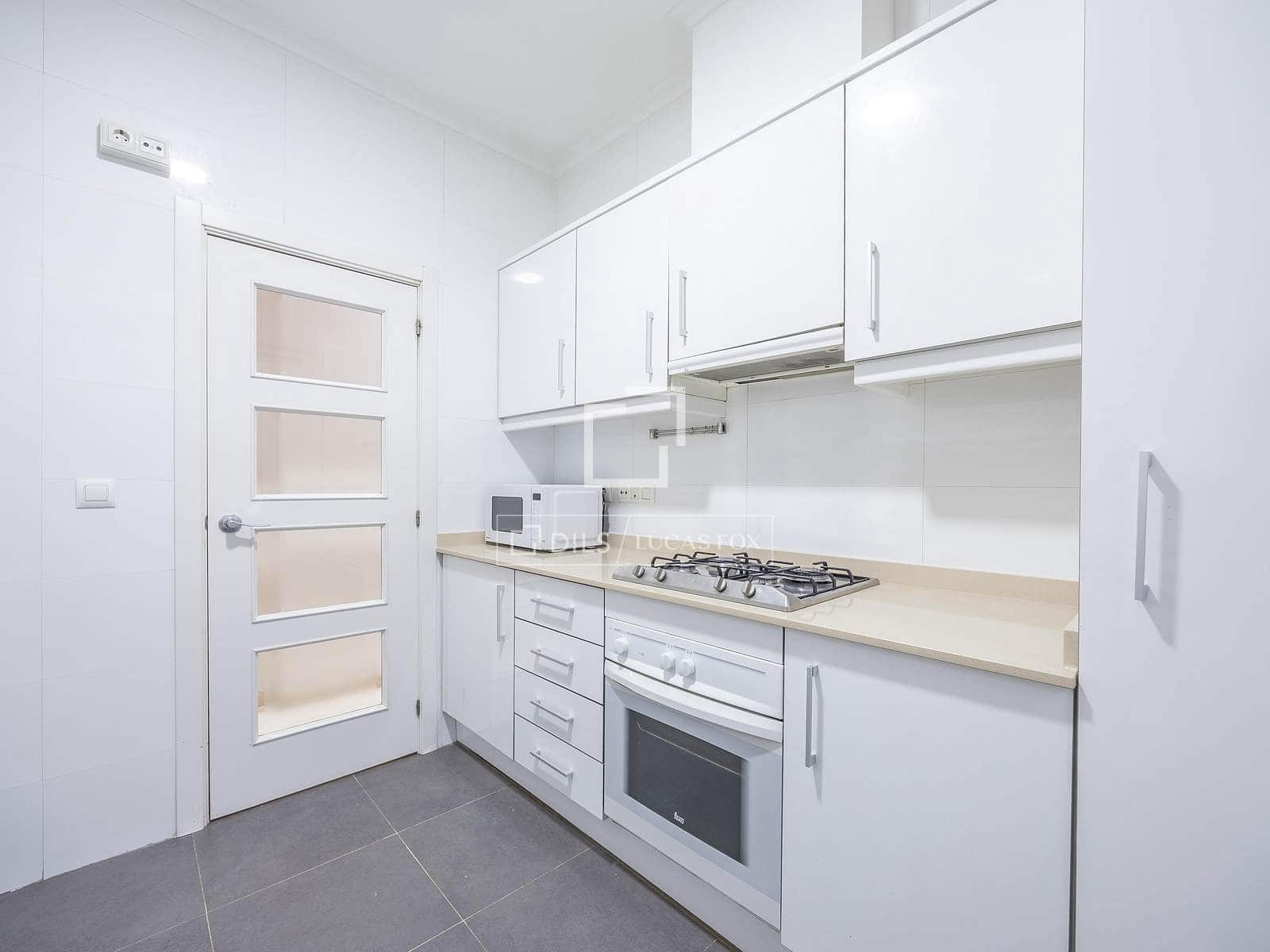 2 bedroom Apartment for rent in Valencia city with garage - € 2,000 (Ref: 4618999)