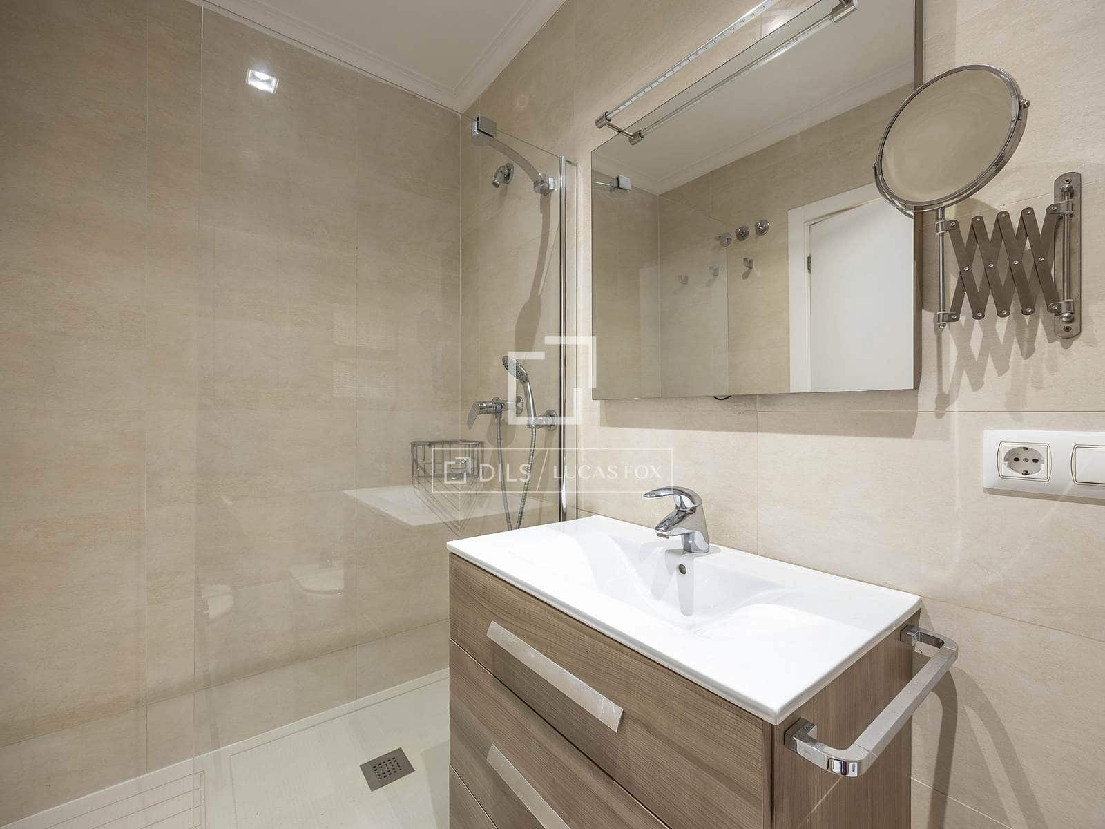 2 bedroom Apartment for rent in Valencia city with garage - € 2,000 (Ref: 4618999)