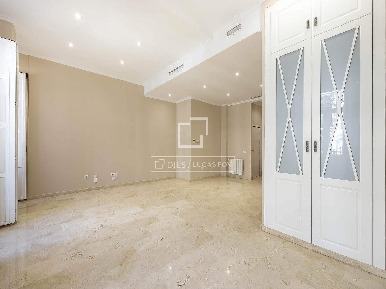 2 bedroom Apartment for rent in Valencia city with garage - € 2,000 (Ref: 4618999)