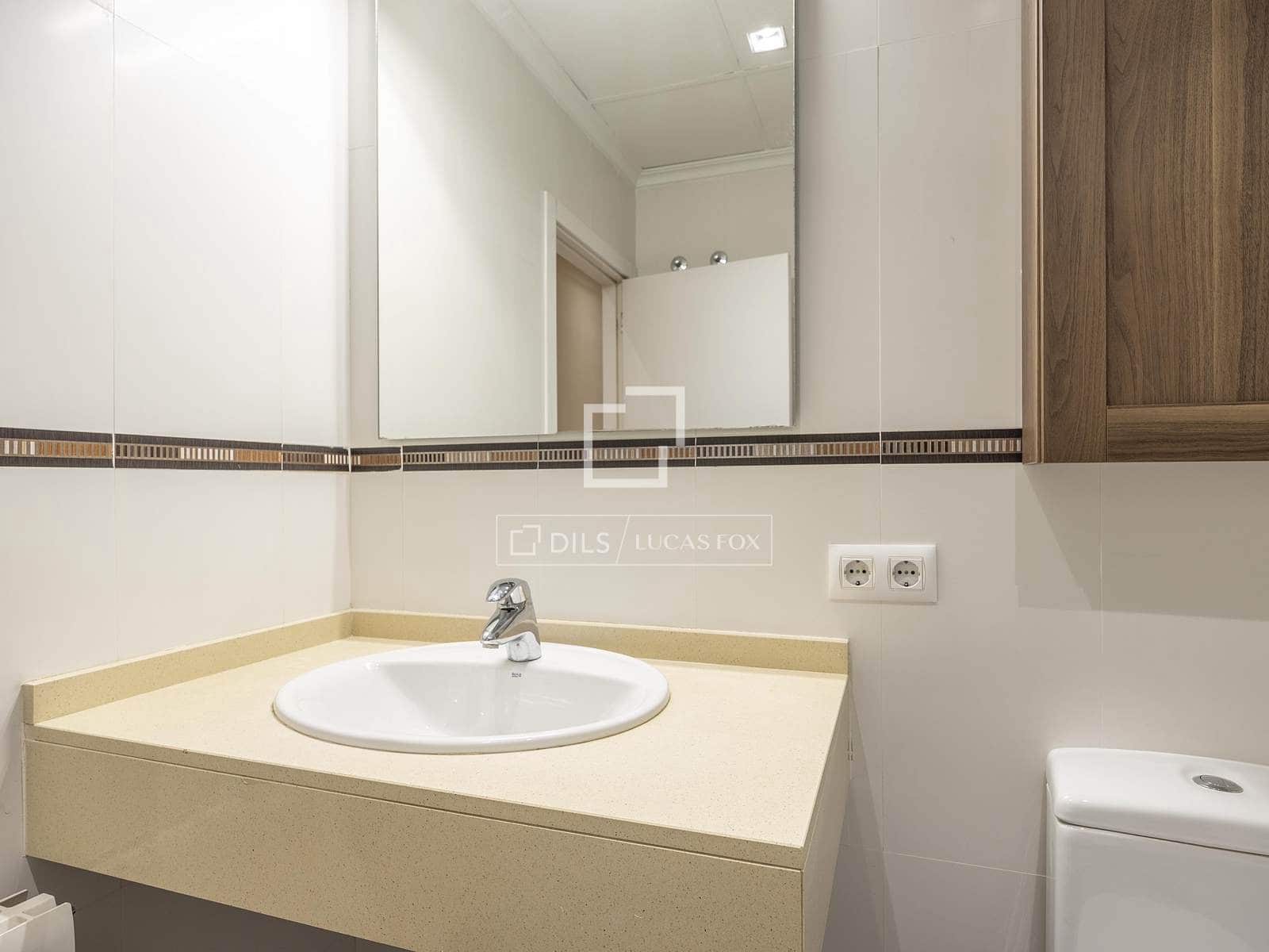 2 bedroom Apartment for rent in Valencia city with garage - € 2,000 (Ref: 4618999)