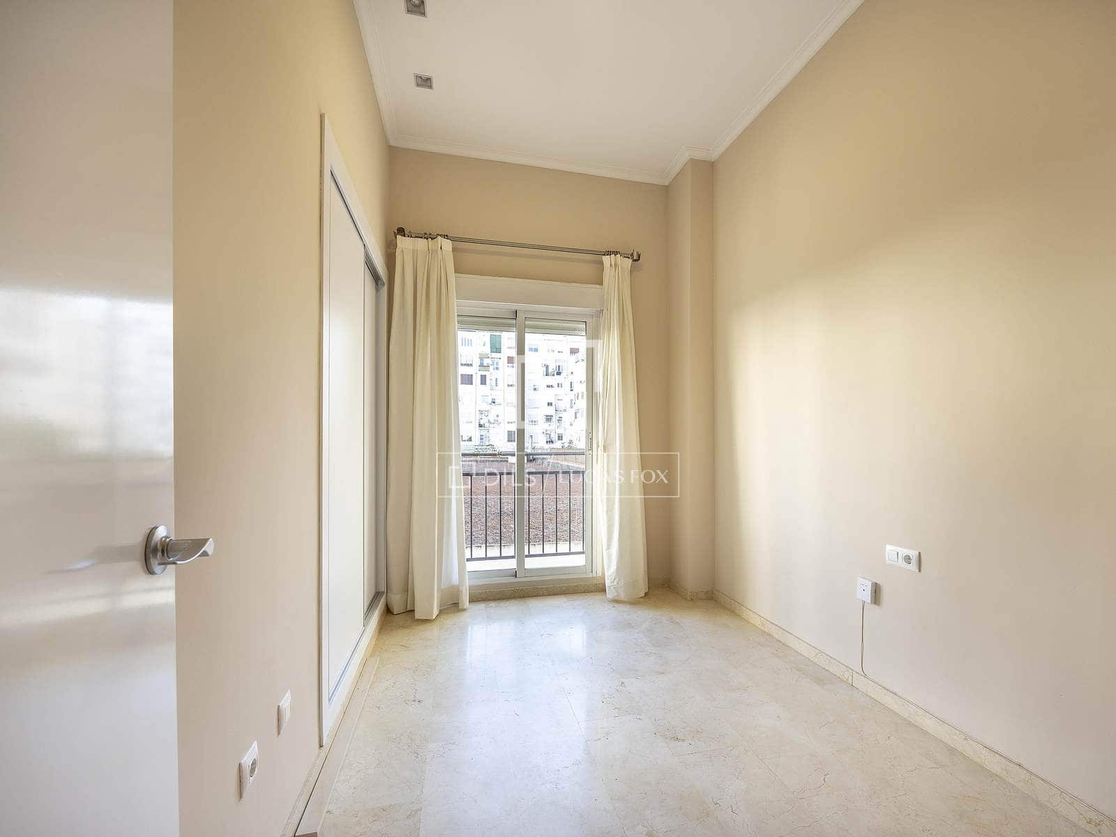 2 bedroom Apartment for rent in Valencia city with garage - € 2,000 (Ref: 4618999)