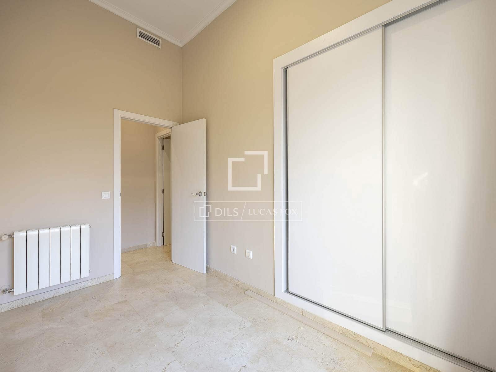 2 bedroom Apartment for rent in Valencia city with garage - € 2,000 (Ref: 4618999)