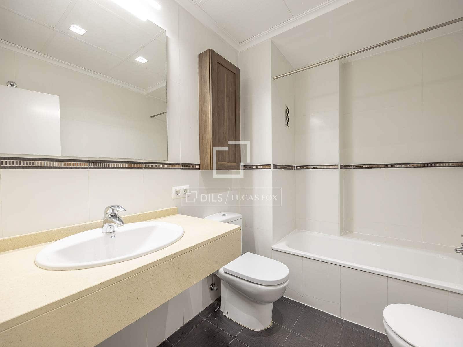 2 bedroom Apartment for rent in Valencia city with garage - € 2,000 (Ref: 4618999)