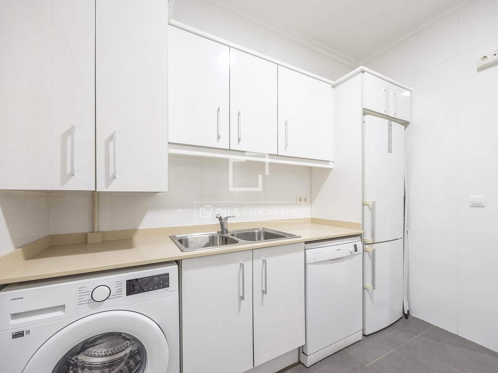 2 bedroom Apartment for rent in Valencia city with garage - € 2,000 (Ref: 4618999)