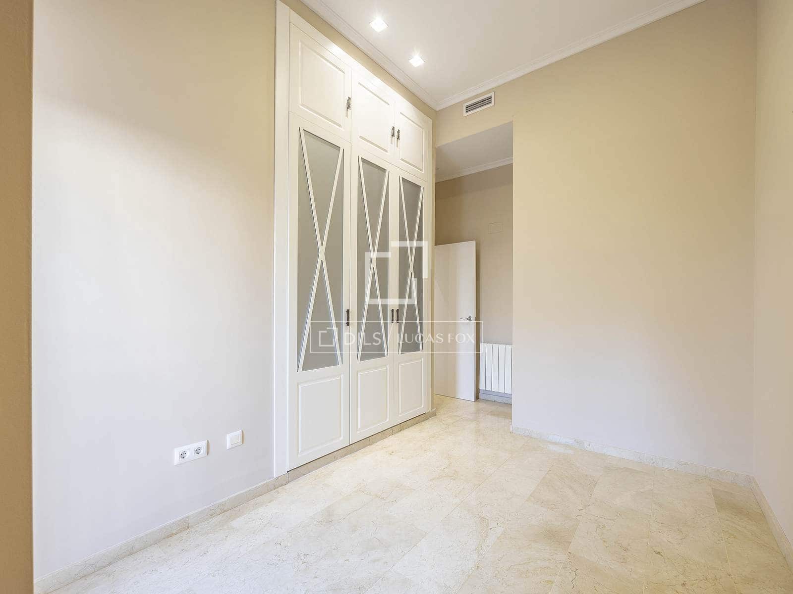 2 bedroom Apartment for rent in Valencia city with garage - € 2,000 (Ref: 4618999)