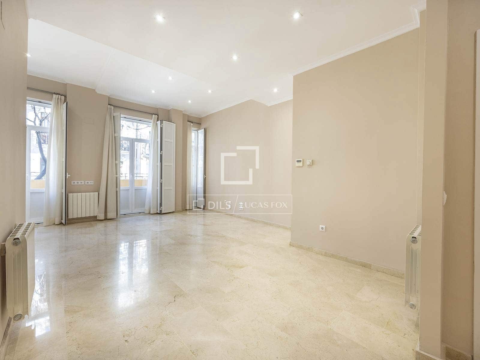 2 bedroom Apartment for rent in Valencia city with garage - € 2,000 (Ref: 4618999)