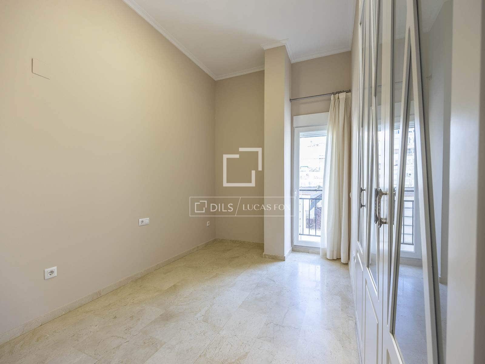 2 bedroom Apartment for rent in Valencia city with garage - € 2,000 (Ref: 4618999)