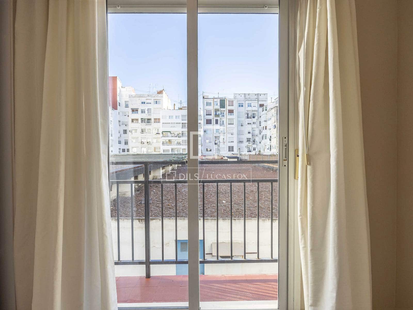 2 bedroom Apartment for rent in Valencia city with garage - € 2,000 (Ref: 4618999)