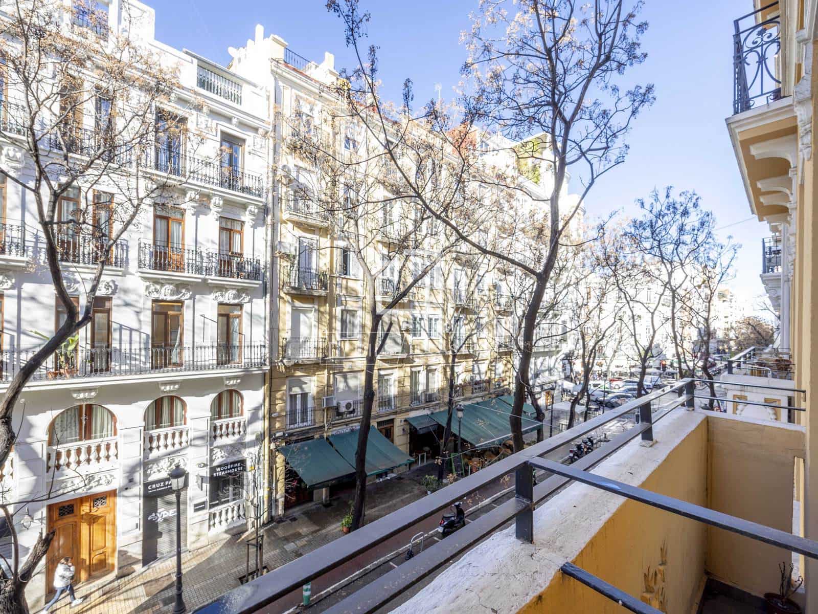 2 bedroom Apartment for rent in Valencia city with garage - € 2,000 (Ref: 4618999)