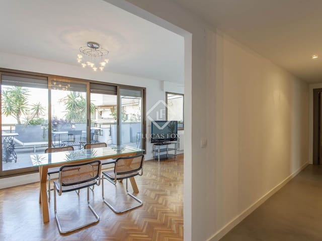 Penthouse de 2 chambres à louer à Valence ville avec garage - 2 300 € (Ref: 4671282)