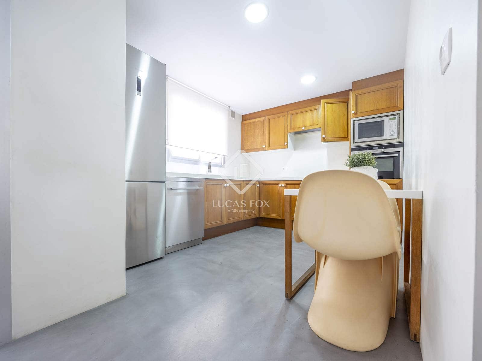 2 bedroom Penthouse for rent in Valencia city with garage - € 2,300 (Ref: 4671282)