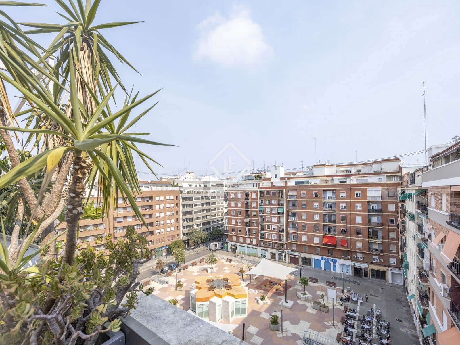 2 bedroom Penthouse for rent in Valencia city with garage - € 2,300 (Ref: 4671282)