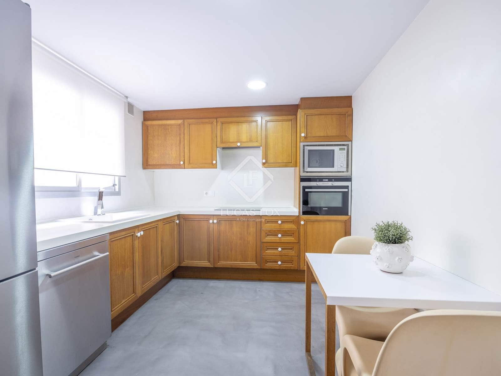 2 bedroom Penthouse for rent in Valencia city with garage - € 2,300 (Ref: 4671282)